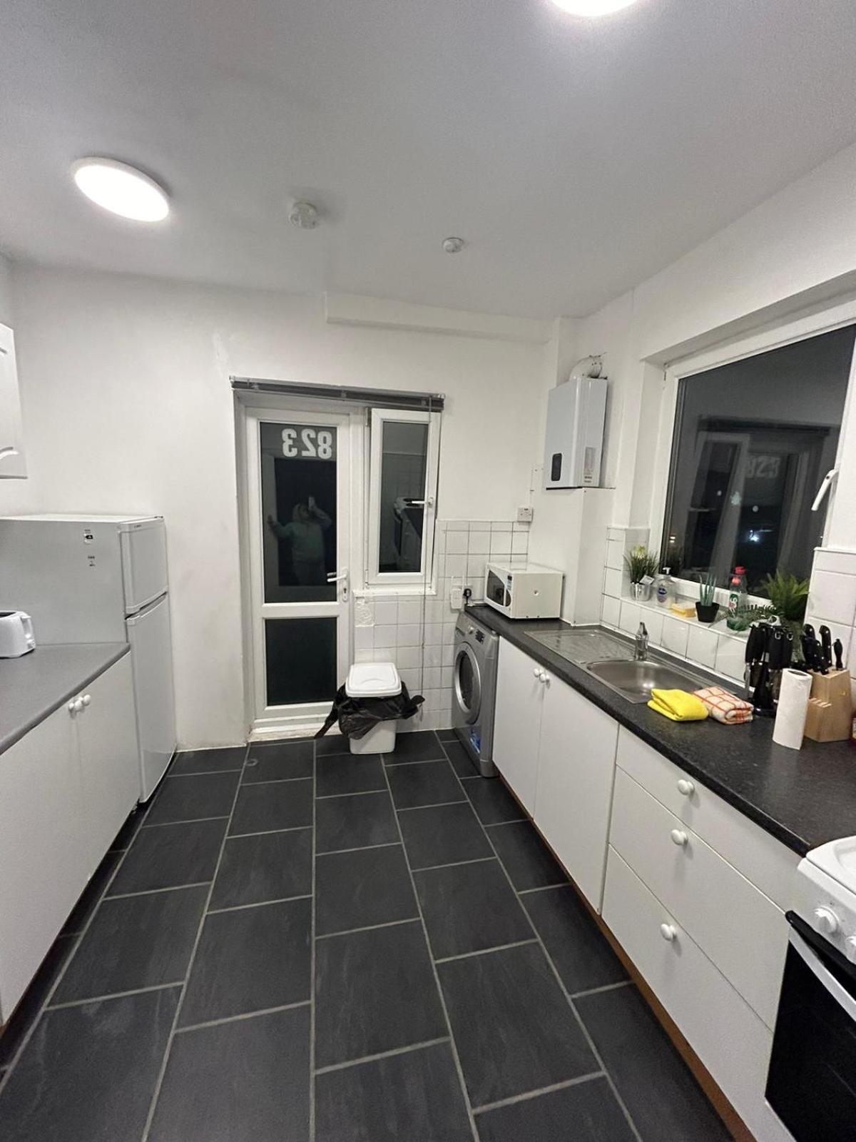 Finchley Holidays Whetstone Exterior photo